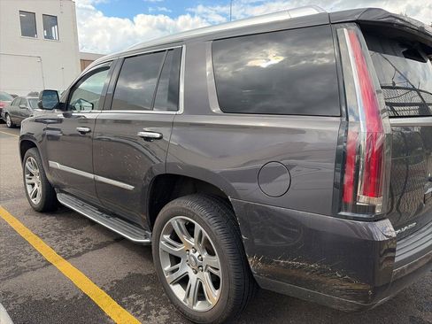 Used 2017 Cadillac Escalade Luxury AWD/4WD image 9