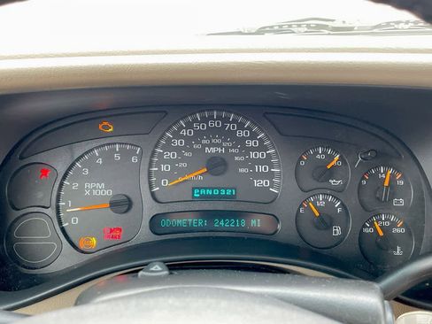 Used 2005 Chevrolet Suburban LT w/ Preferred Equipment Group image 28