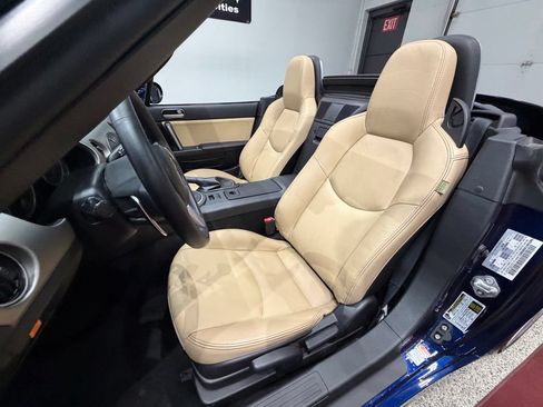 Used 2011 MAZDA MX-5 Miata Grand Touring RWD image 31