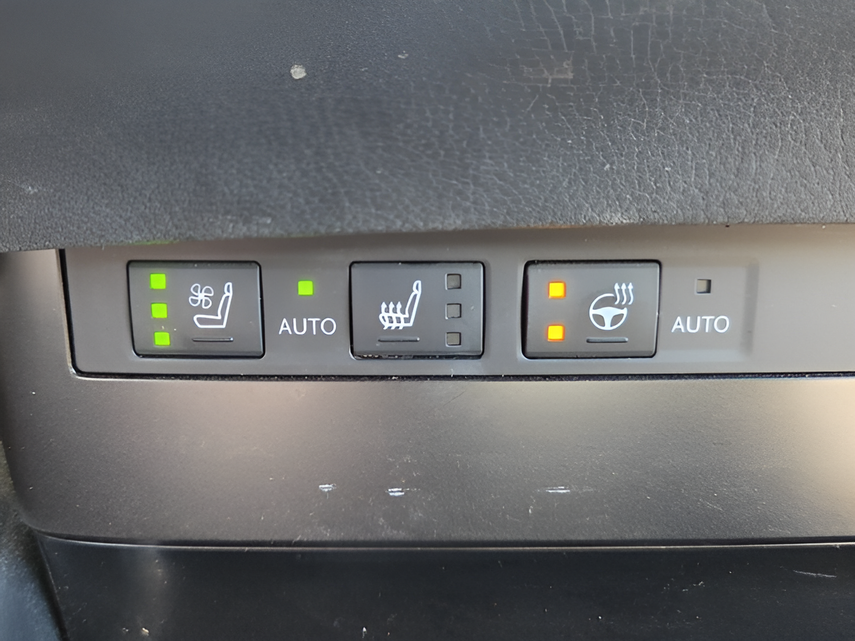 Certified 2023 Lexus ES 300h w/ Premium Package FWD image 18