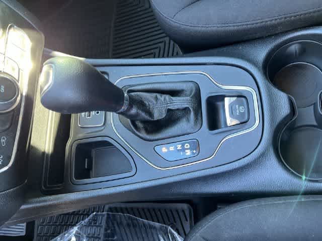 Used 2020 Jeep Cherokee Latitude FWD image 22