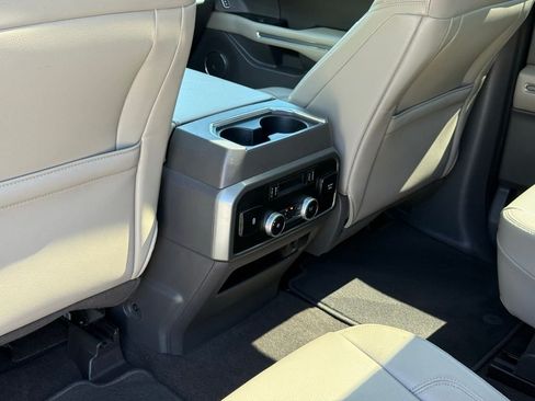 Used 2020 Ford Expedition XLT w/ Equipment Group 202A AWD/4WD image 31
