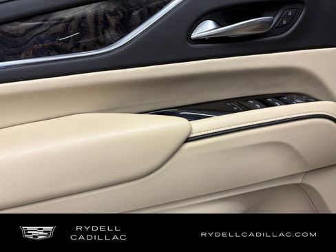 Certified 2023 Cadillac Escalade ESV Premium Luxury AWD/4WD image 11