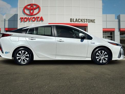 Certified 2021 Toyota Prius Prime LE FWD image 2