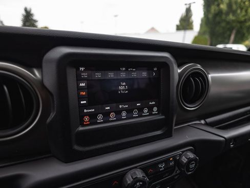 Used 2023 Jeep Wrangler Freedom Edition image 15