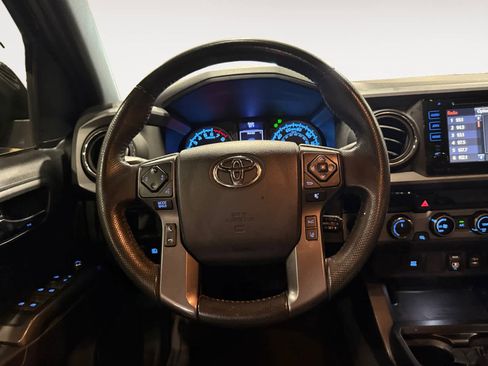 Used 2018 Toyota Tacoma TRD Sport AWD/4WD image 13