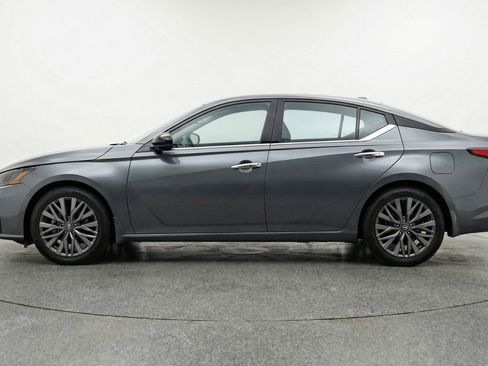 Used 2025 Nissan Altima 2.5 SV FWD image 5