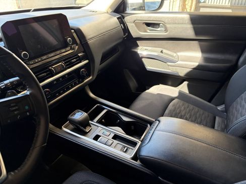 Used 2025 Nissan Pathfinder SV FWD image 43