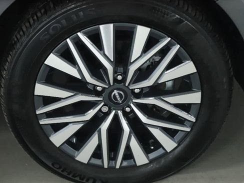 Used 2024 Nissan Altima 2.5 SV w/ SV Premium Package image 10