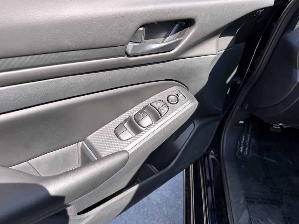 Used 2025 Nissan Altima 2.5 S FWD image 19