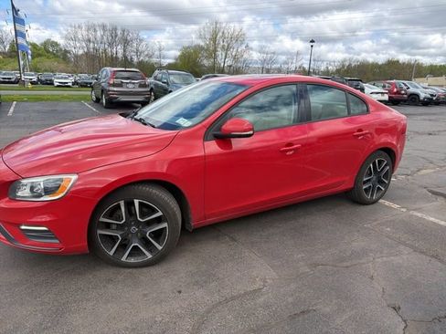 Used 2017 Volvo S60 T5 Dynamic AWD/4WD image 4