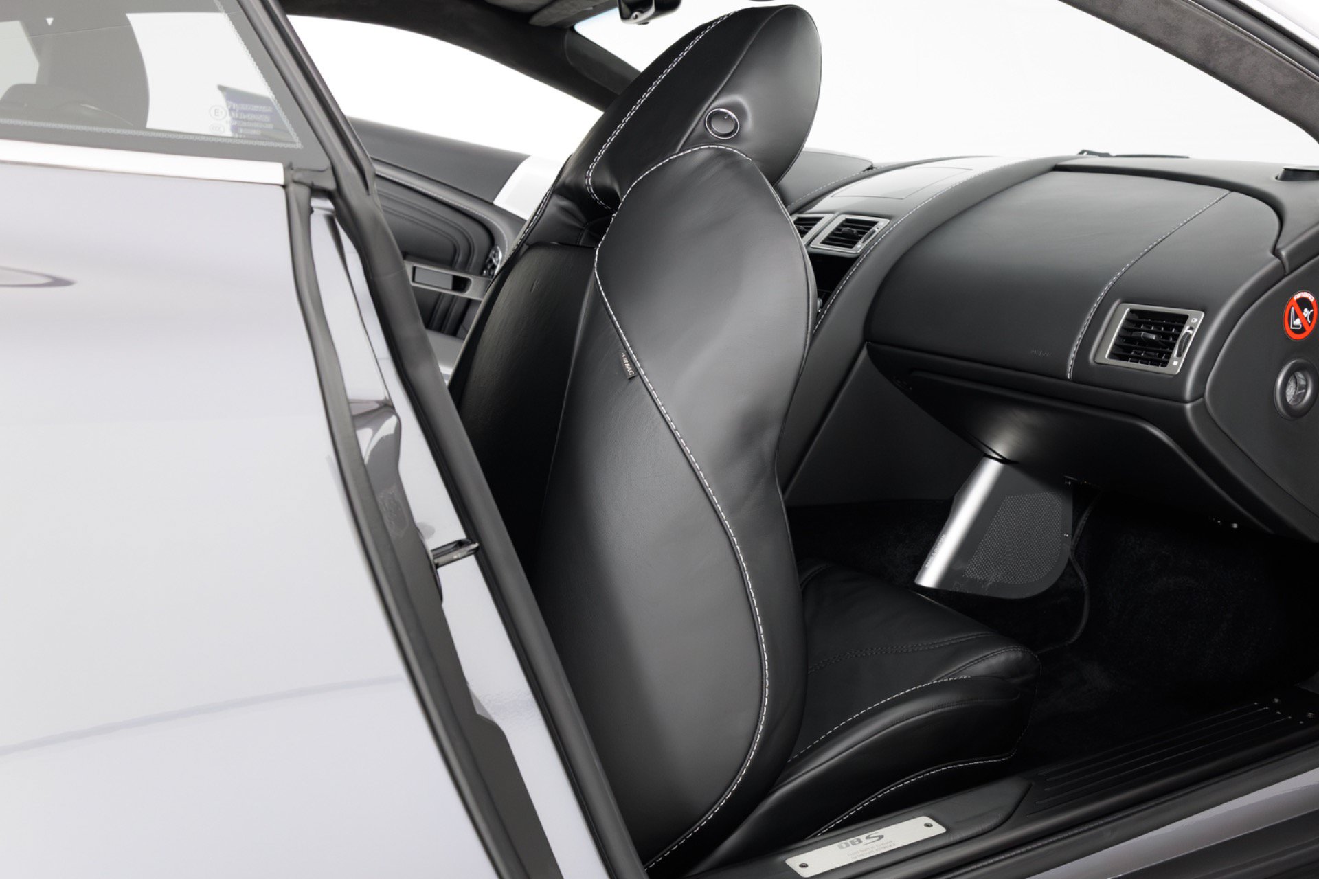 Used 2010 Aston Martin DBS Coupe RWD image 43