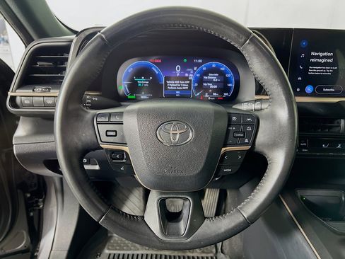 Used 2023 Toyota Crown AWD/4WD image 11