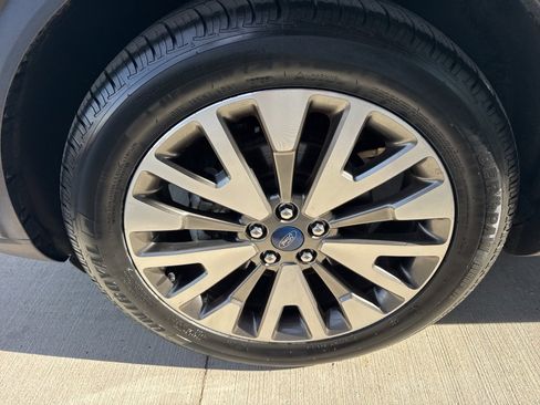 Certified 2020 Ford Escape Titanium w/ Titanium Premium Package 2.0 image 18