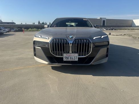 Used 2025 BMW 740i image 7