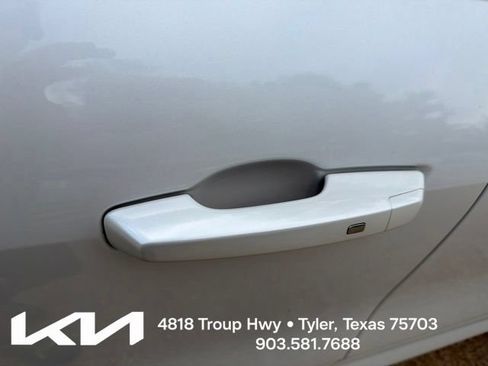 Used 2024 Chevrolet Traverse RS w/ LPO, Floor Liner Package AWD/4WD image 6
