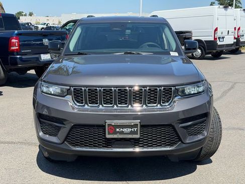Used 2023 Jeep Grand Cherokee Laredo AWD/4WD image 3
