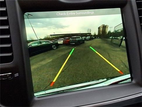 Used 2019 Chrysler 300 Limited image 18