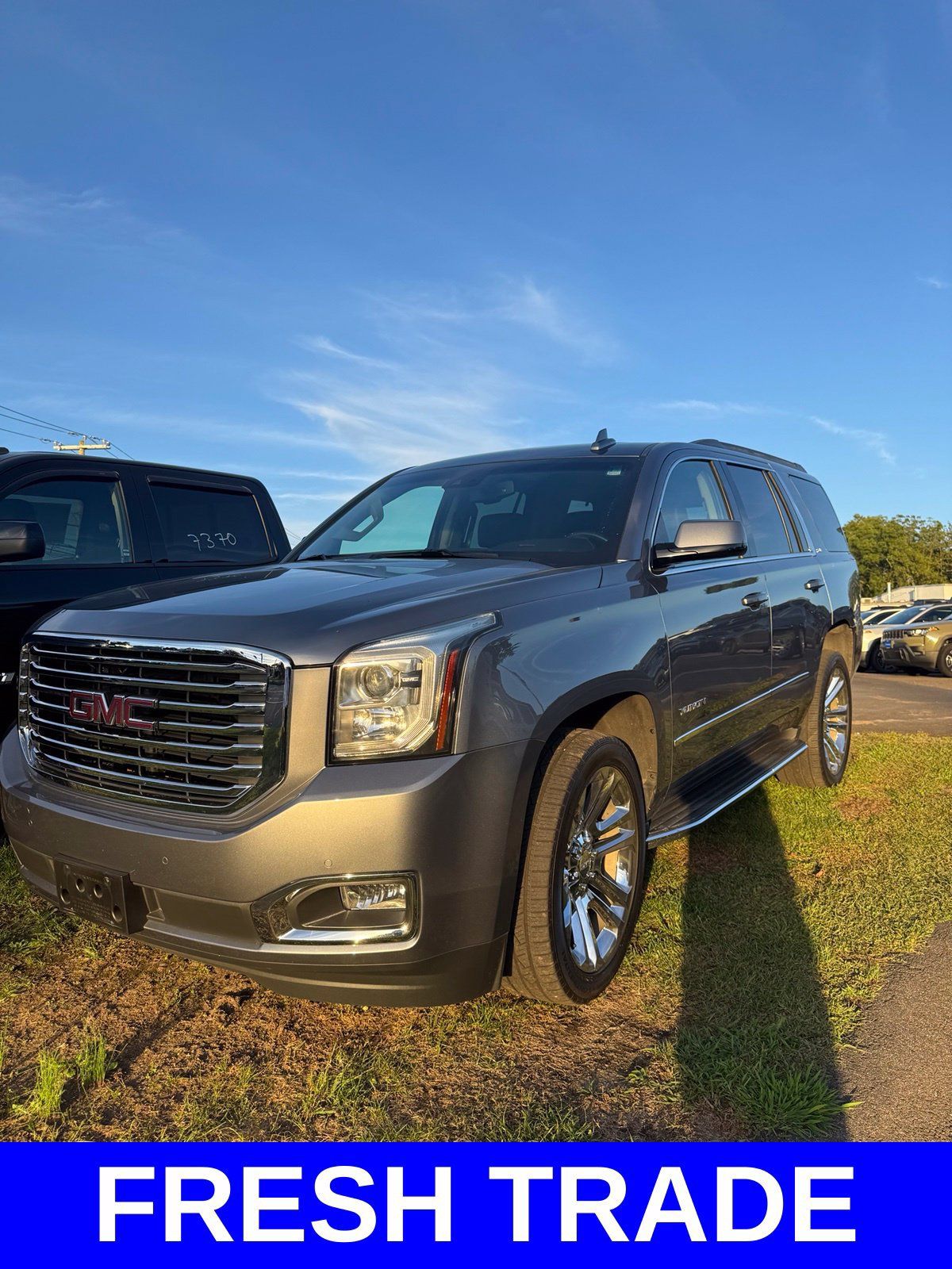 Used 2018 GMC Yukon SLT w/ Premium Edition AWD/4WD image 1