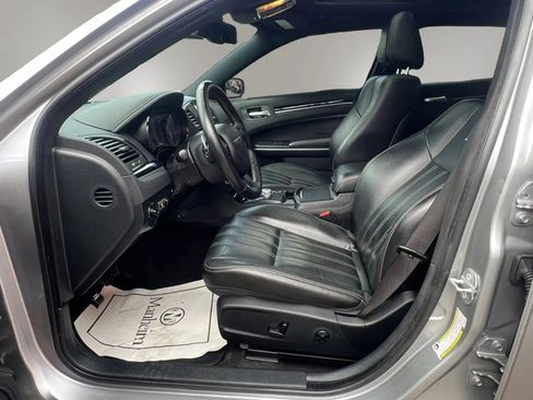 Used 2018 Chrysler 300 S w/ 300S Premium Group RWD image 26