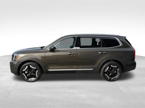 Used 2025 Kia Telluride S FWD image 12