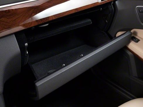 Used 2010 Mercedes-Benz E 550 Sedan image 16