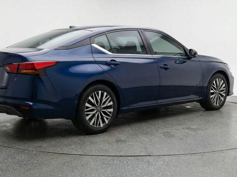 Used 2025 Nissan Altima 2.5 SV FWD image 9
