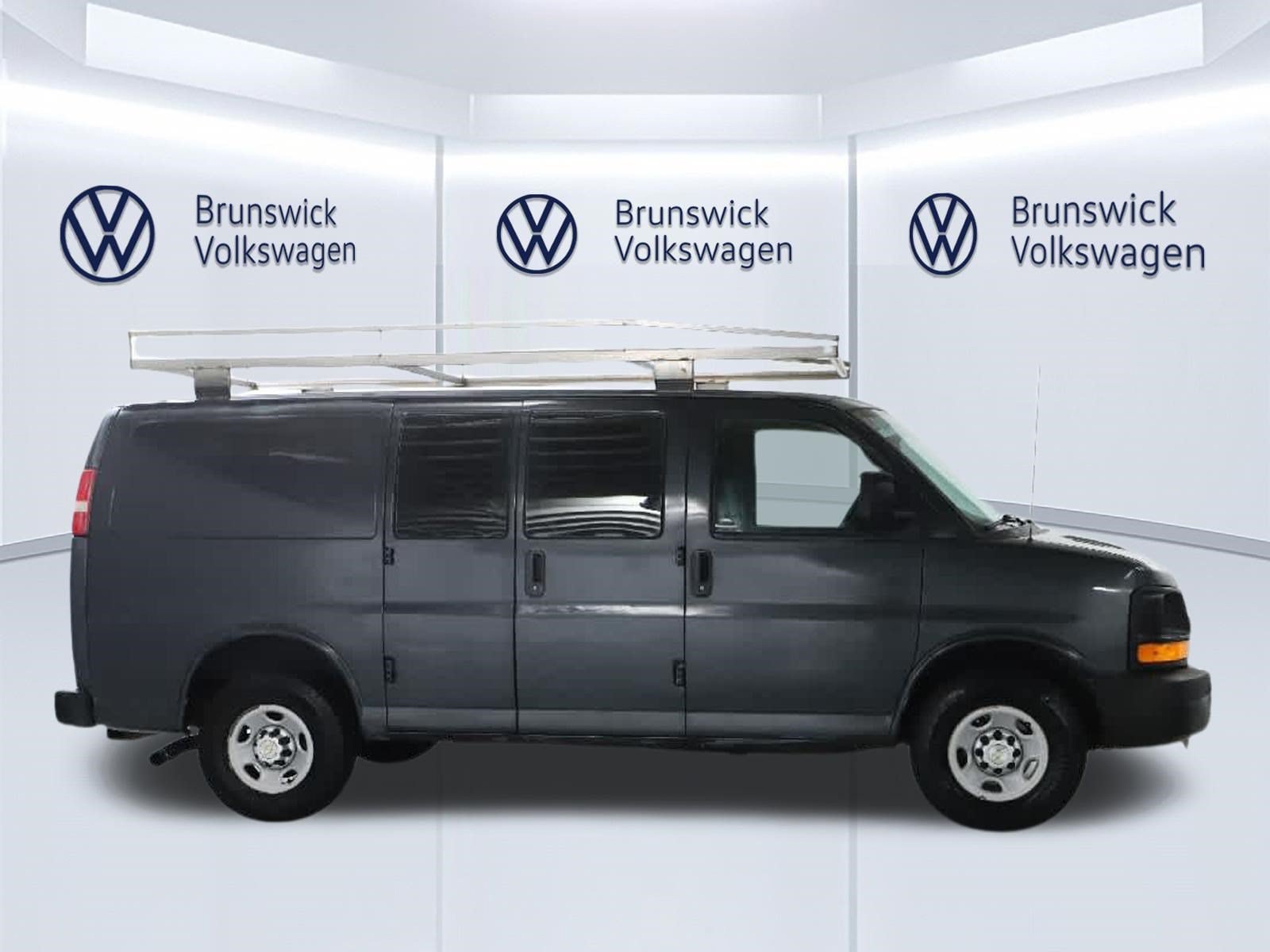 Used 2014 Chevrolet Express 2500 RWD image 11