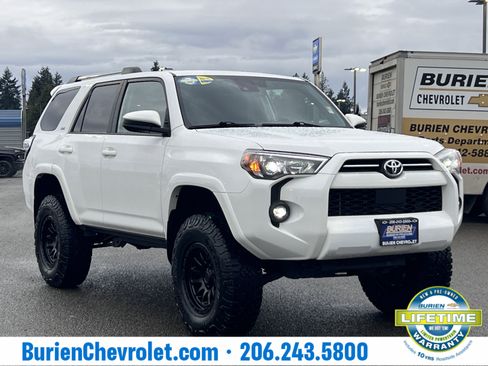 Used 2022 Toyota 4Runner SR5 image 7