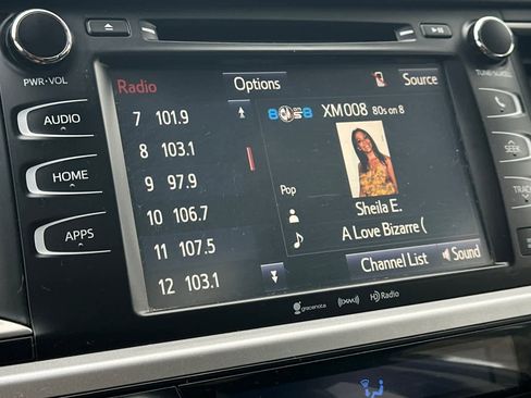 Used 2017 Toyota Highlander SE image 20