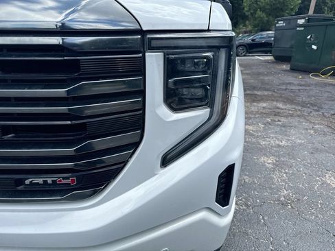 Used 2022 GMC Sierra 1500 AT4 w/ Technology Package AWD/4WD image 10