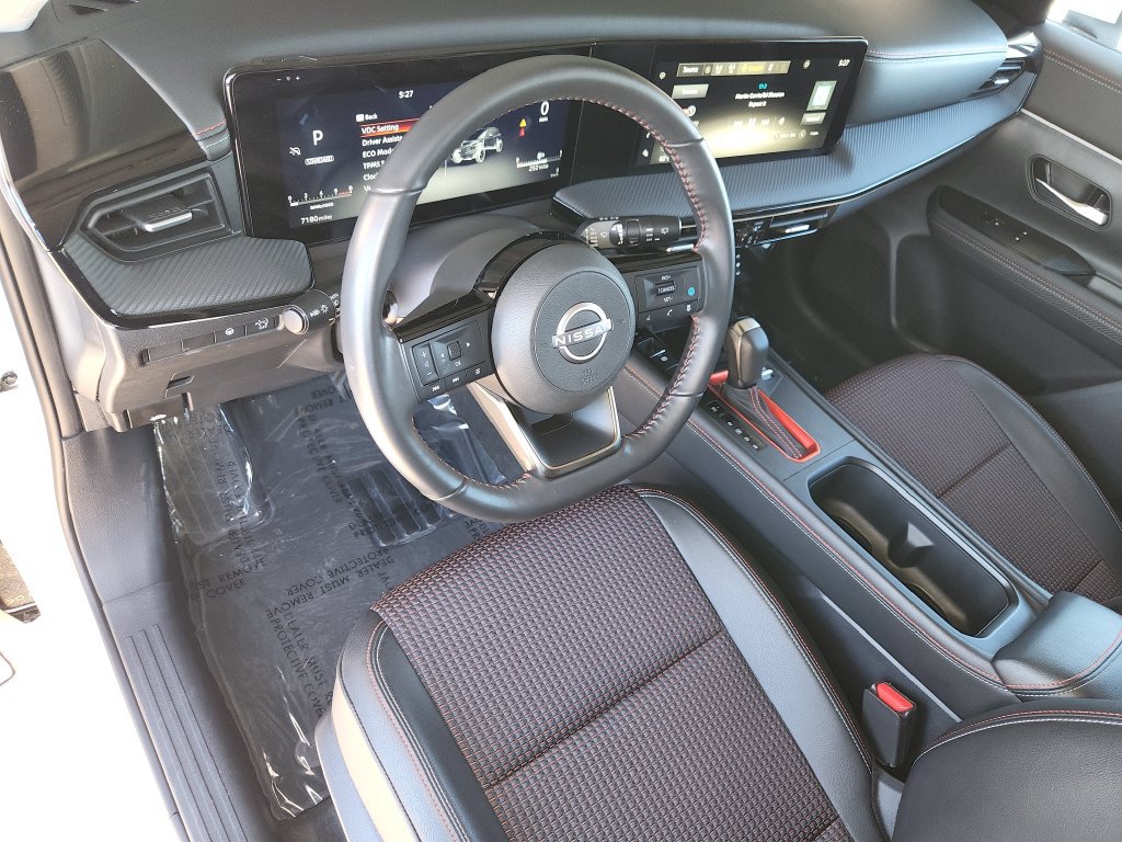 Certified 2025 Nissan Kicks SR FWD image 12