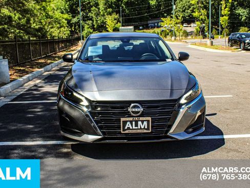 Used 2025 Nissan Altima 2.5 SV FWD image 9