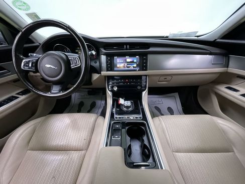 Used 2017 Jaguar XF Prestige image 18
