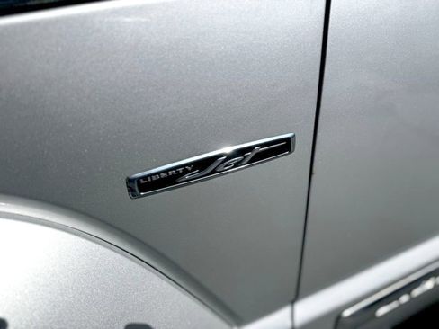 Used 2012 Jeep Liberty Limited Jet w/ Comfort/Convenience Group image 8