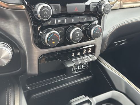 Used 2022 RAM 1500 Limited w/ Body Color Bumper Group AWD/4WD image 23