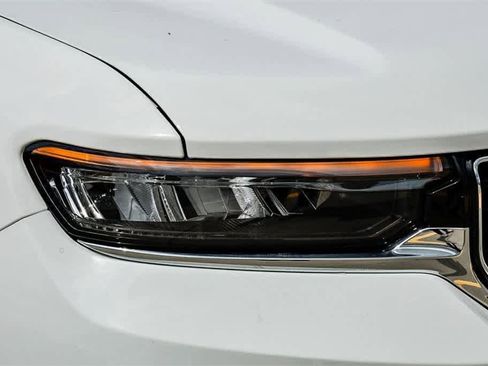 New 2025 Jeep Grand Cherokee Limited w/ Luxury Tech Group II image 8