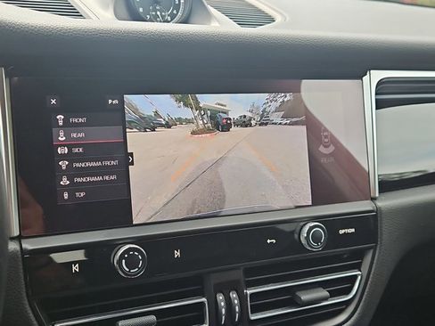 Used 2023 Porsche Macan image 14
