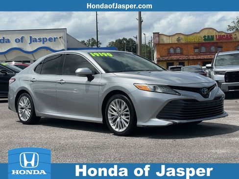 Used 2019 Toyota Camry XLE FWD image 1