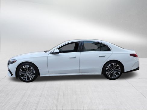 Used 2025 Mercedes-Benz E 350 4MATIC Sedan image 4
