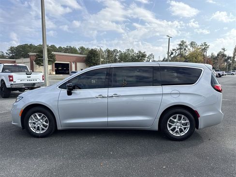 New 2026 Chrysler Pacifica Select image 6