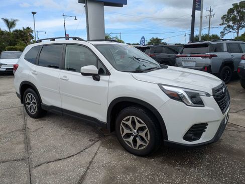 Used 2023 Subaru Forester Premium AWD/4WD image 2