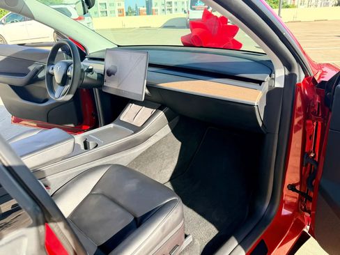 Used 2021 Tesla Model Y Long Range AWD/4WD image 21
