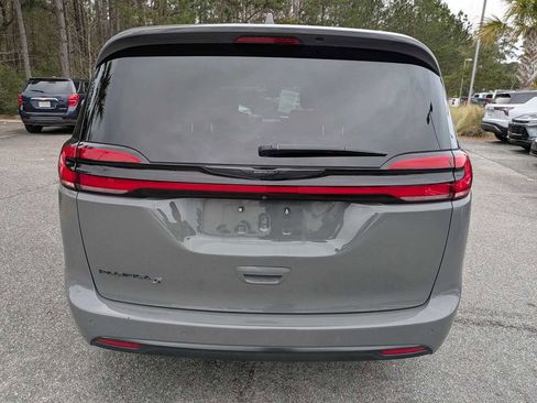 Used 2021 Chrysler Pacifica Touring-L w/ Premium & Safety Sphere Group image 5