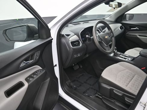 Used 2022 Chevrolet Equinox LS FWD image 10