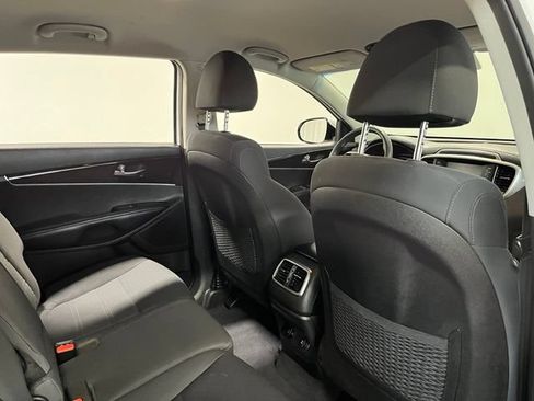 Used 2019 Kia Sorento FWD image 14