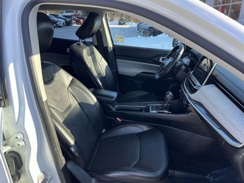 Used 2022 Jeep Compass Latitude image 25