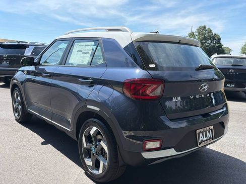 New 2026 Hyundai Venue SEL FWD image 4