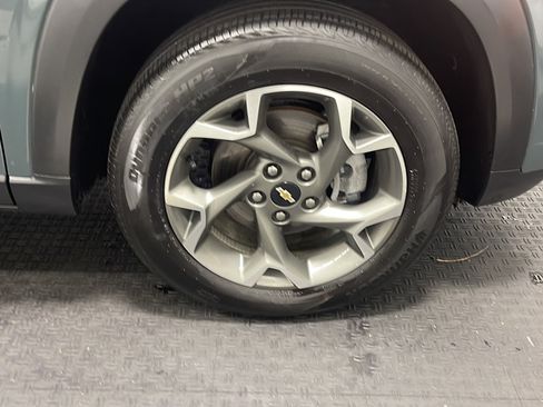 Used 2025 Chevrolet Trax LT FWD image 22