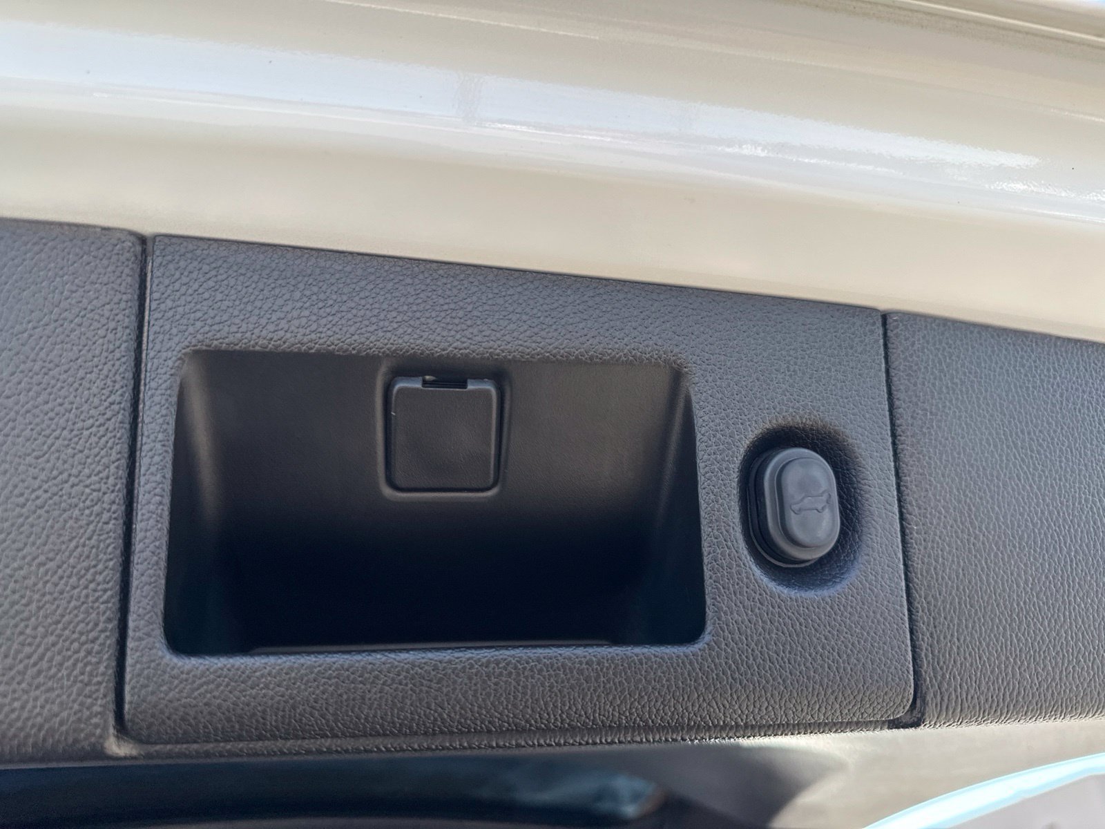 Used 2018 GMC Yukon SLT w/ Open Road Package AWD/4WD image 35